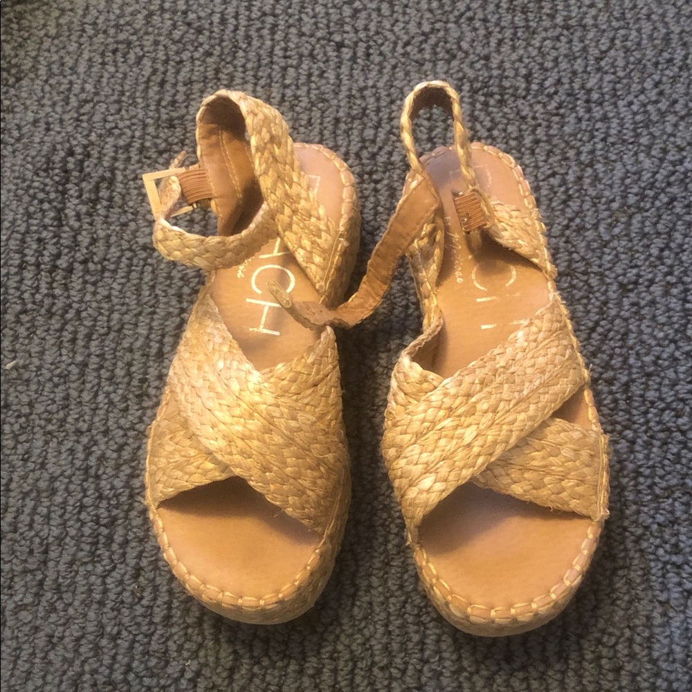 Chic Tan Espadrille Sandals